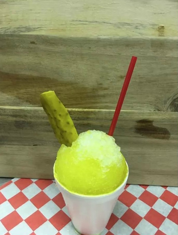2. Просто мороженое из огуречного рассола... 😳