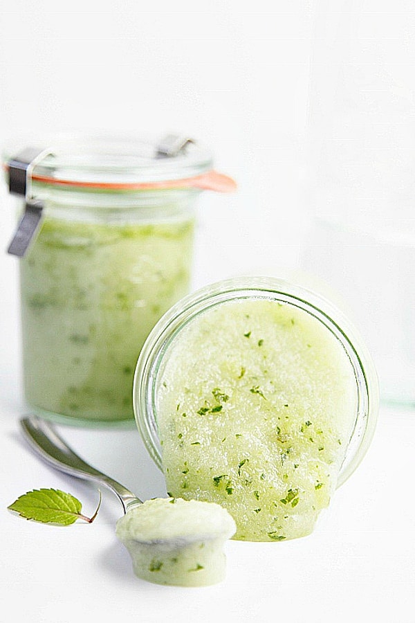 10. Сахарный скраб с огурцом и мятой