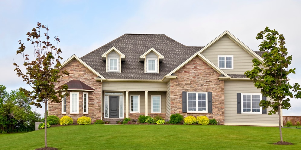 Определите ли вы по внешнему виду двух особняков, какой из них стоит целое состояние?