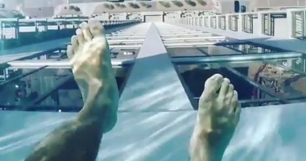 Süper Lüks Adrenalin İsteyenler Buraya! Yerden 152 Metre Yükseklikte Cam Yüzme Havuzu