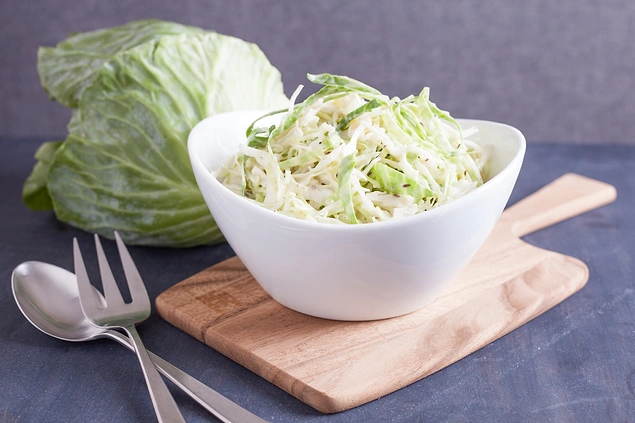 Coleslaw adı ile bildiğimiz meşhur beyaz lahana salatası!