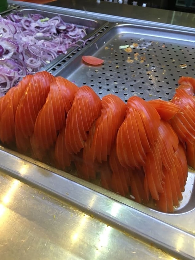 14. These elegantly sliced tomatoes.