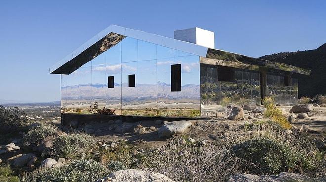 Dünyanın İlk Çöl Bienalinde Doug Aitken'ten Güzellik ve Tenhalık Temalı Ayna Ev Enstalasyonu