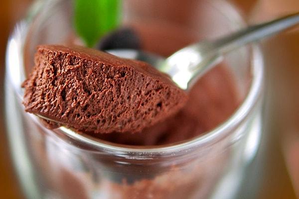 7. Tüy kadar hafif: Çikolatalı Mus (Mousse au Chocolat)