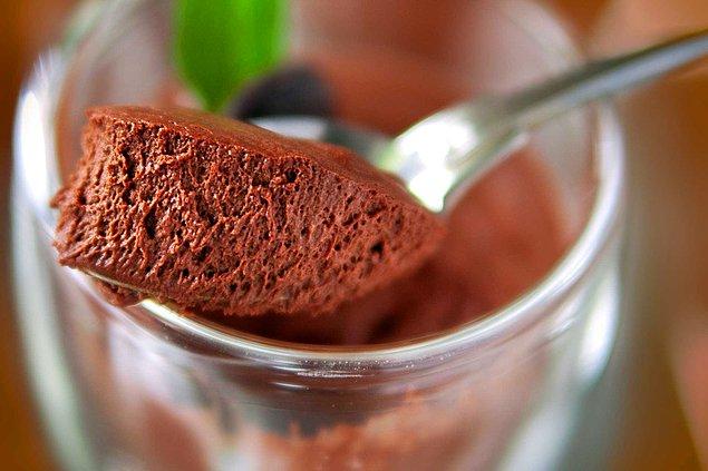 7. Tüy kadar hafif: Çikolatalı Mus (Mousse au Chocolat)