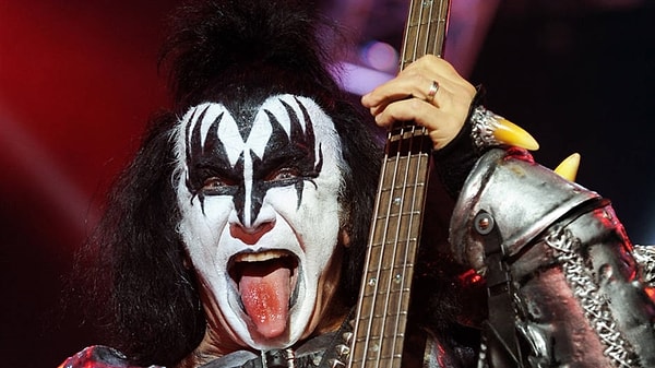 6. Джин Симмонс, язык ($1 млн)