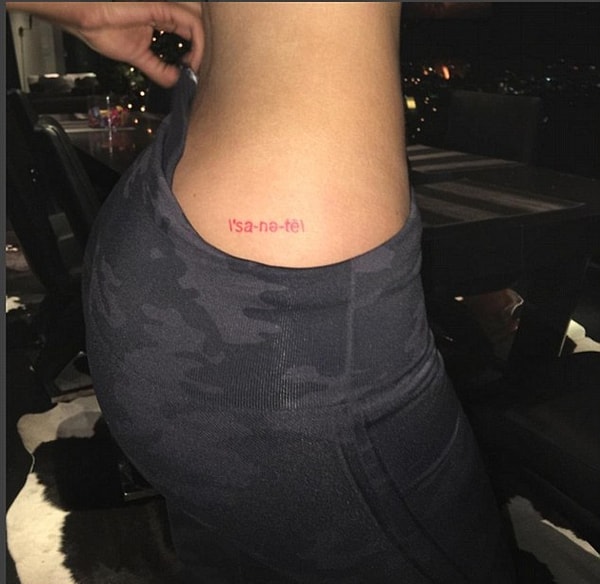 3. Обладательницей этой татуировки является...