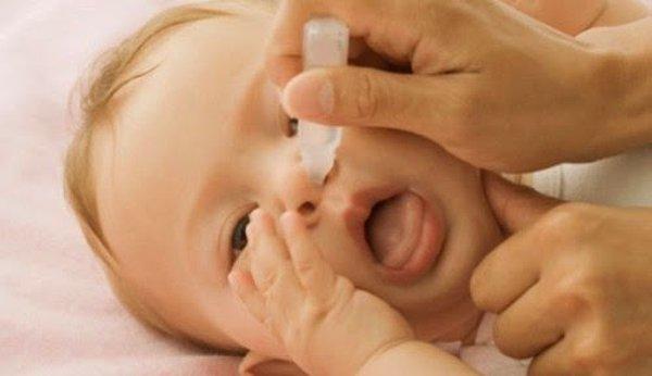 7. Bebekler grip olduğunda piyasada satılan tuzlu sudan kullanın