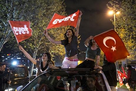 Türkiye Tarihi Referandum İçin Sandık Başına Gitti: Anayasa Değişikliğine Yüzde 51 Oyla 'Evet'