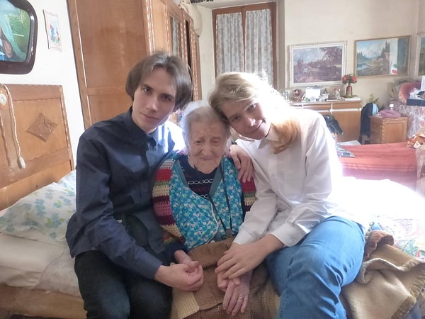 10. «Она всегда очень невозмутима. Красота Эммы в том, что она всегда улыбается, но в трудной ситуации она очень решительна. Может, эта умиротворенность приходит с возрастом, становится мудростью. Кто знает?»