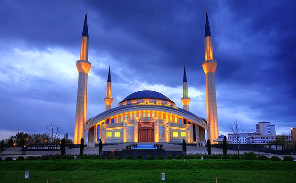 10. Ahmet Hamdi Akseki Camii