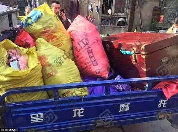 Çin polisi, 10 yıldır iç çamaşırı hırsızlığı yapan bir adamın evinden şok eden fotoğraflar paylaştı.