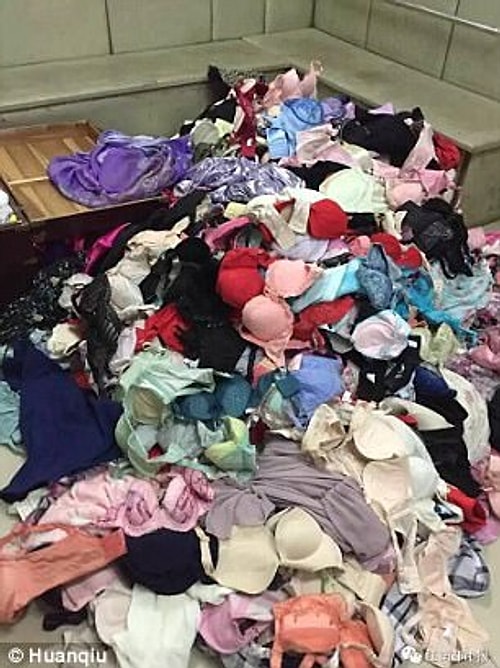 Soyadı Xing olarak açıklanan adamın evinde çuvallar dolusu kadın iç çamaşırı bulundu. Ayrıca adamın dolapları da kadın kıyafetleri ile doluydu.