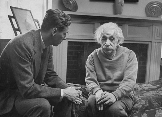 Картинки по запросу Einstein'in Boşanmamak İçin Eşinden Kabul Etmesini İstediği 'Fazla' İlginç İstekler