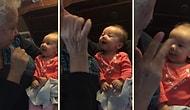 Büyükannesinin İşaret Diline Cevap Veren Sevimli Bebek