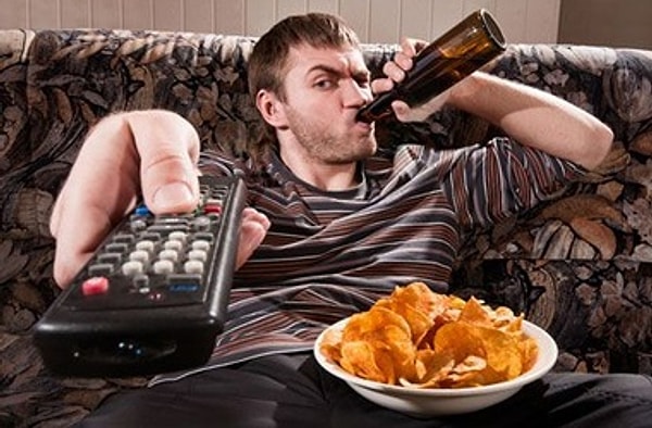 7. Вы рассказываете друзья о том, как круто проведёте грядущий уикенд, но в итоге просто остаетесь дома!