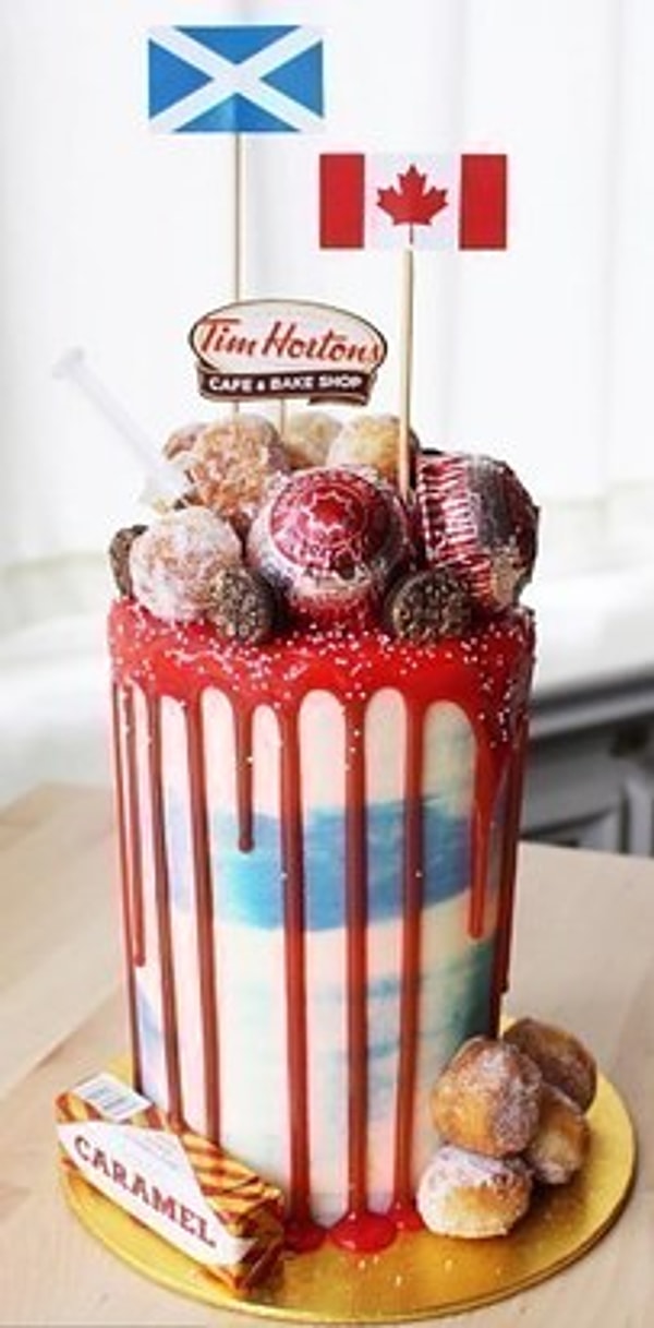 4. Этот торт был сделан в честь открытия нового места канадской сети кафе Tim Horton.