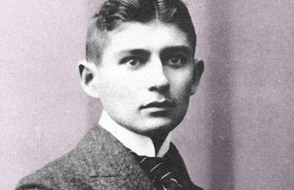Kısacası Kafka bildiğimizden daha farklı bir hayat sürmüş; hem daha renkli hem daha karanlık bir hayat...