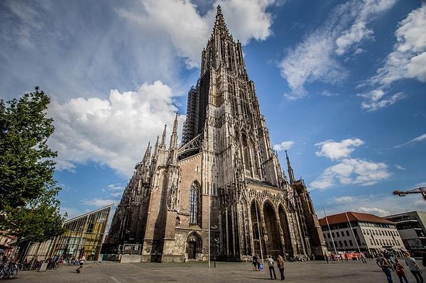 10. Dünyanın en uzun kilisesi Ulm Minster: 162 m