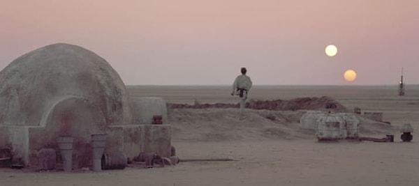27. Tatooine'den bahsetmeyen ve sahneler içermeyen tek film "Güç Uyanıyor".