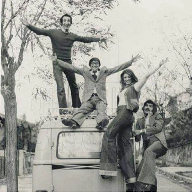 Şemsi İnkaya, İlhan Daner, Gülşen Bubikoğlu ve Mesut Engin Ah Bu Gençlik filminde (1975).