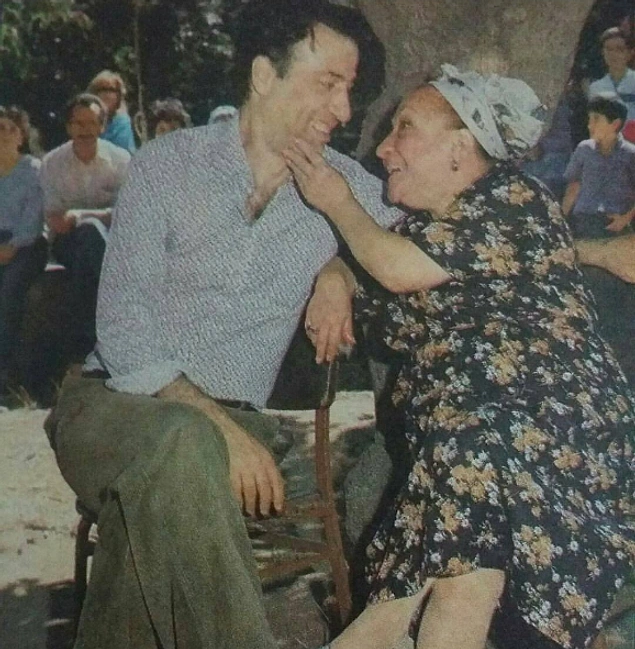 Kemal Sunal ve Adile Naşit, Şaban Pabucu Yarım filminde (1985).