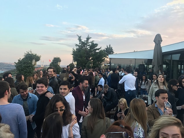 "Gündüz dans edeyim, akşamları evden çıkmayım" diyorsanız boğaza nazır bir gündüz diskosu önerim var!