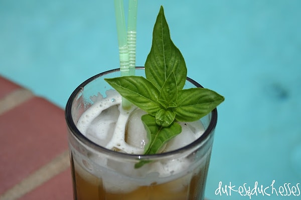 2. Чай со льдом "Персик и базилик"