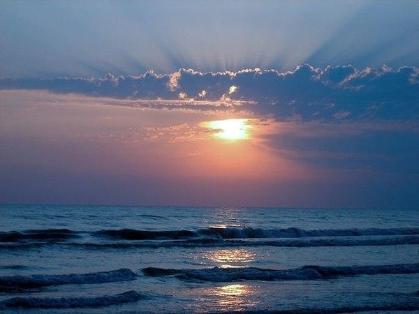 2. У человека две жизни, и вторая начинается тогда, когда он понимает, что жизнь всего одна.