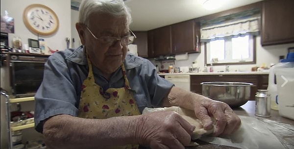 Более того, он дает уроки соседским ребятишкам, чтобы те впоследствии смогли продолжить эту добрую традицию.