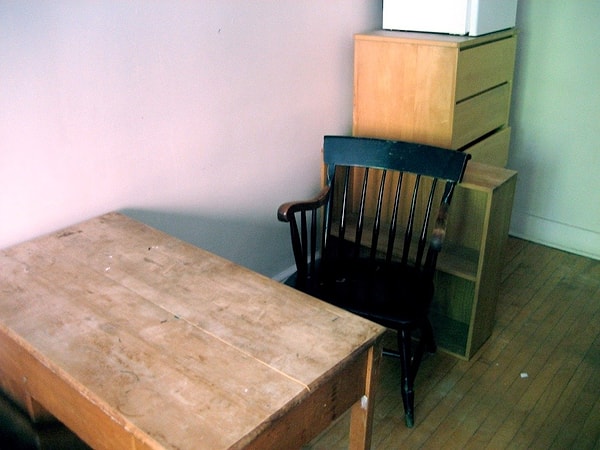 1. Найти пустую незнакомую комнату