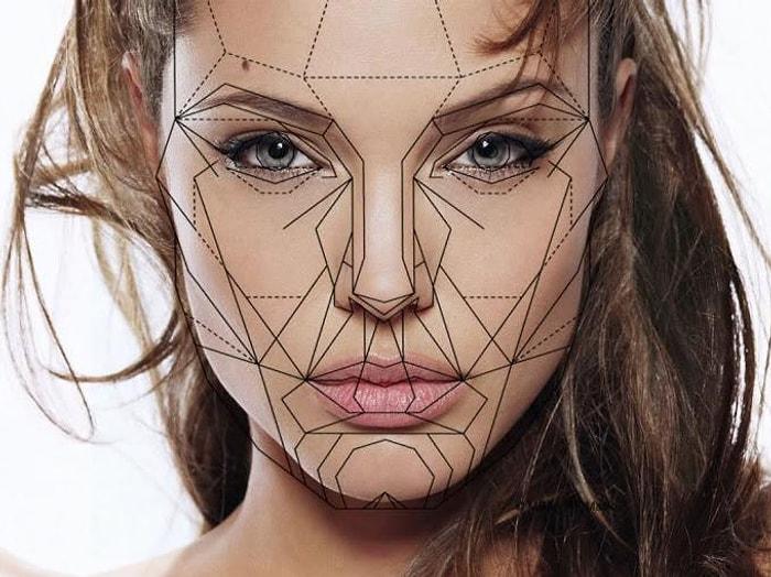 How Would A Person's Face Look Like If It Really Fit The Golden Ratio