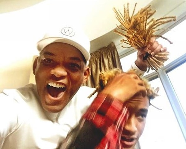 3. Кстати, Кара побрилась для нового фильма, в котором она будет сниматься с Джейденом Смитом, и парню тоже пришлось избавиться от дредов