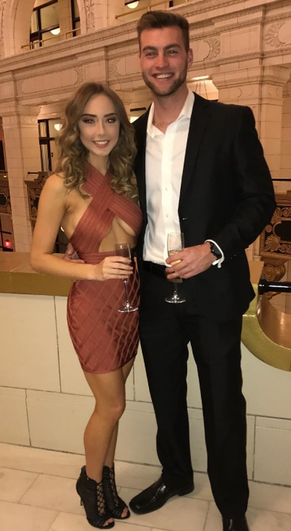 9. В личной жизни девушки, судя по фотографиям с ее странички, тоже все отлично.