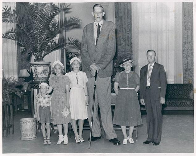 16. The tallest human, Robert Wadlow: 8 feet 11 inches tall (2.72 m).