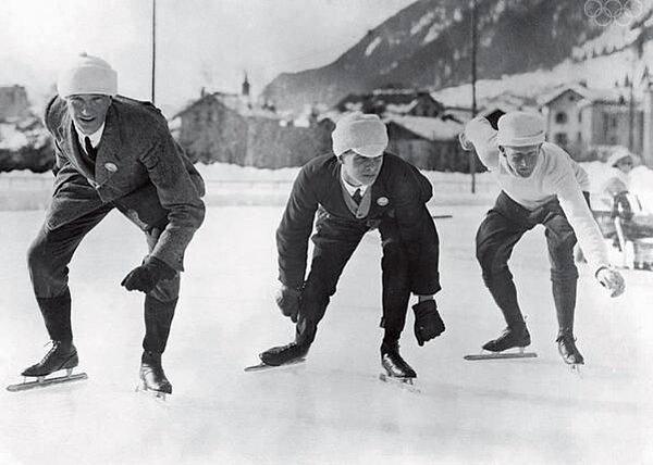 24. İlk Kış Olimpiyatları'nda başlama çizgisindeki sürat patencileri, Fransa, 1924.