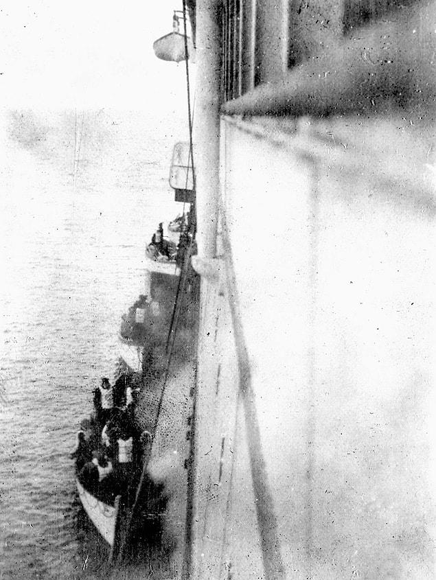 27. Titanic survivors saved by The Carpathia.  | 1912