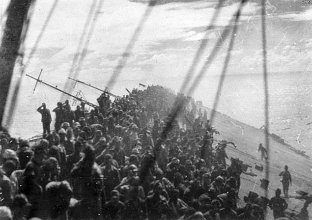 46. The soldiers of the empire giving the Banzai salute minutes before the Japanese destroyer Zuikaku sank.