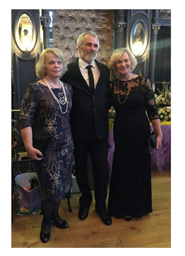 3. Для гостей был предусмотрен дресс-код - они должны были прийти в черном.