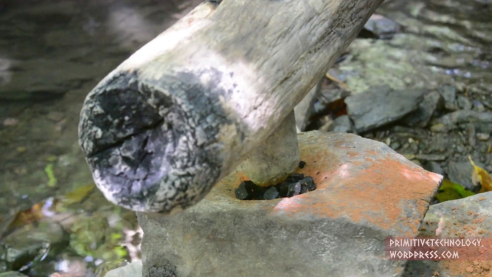 Helal be! Doğada Tek Başına Yaşamanın Şifrelerini Çözen Adamdan İlkel Değirmen Yapımı