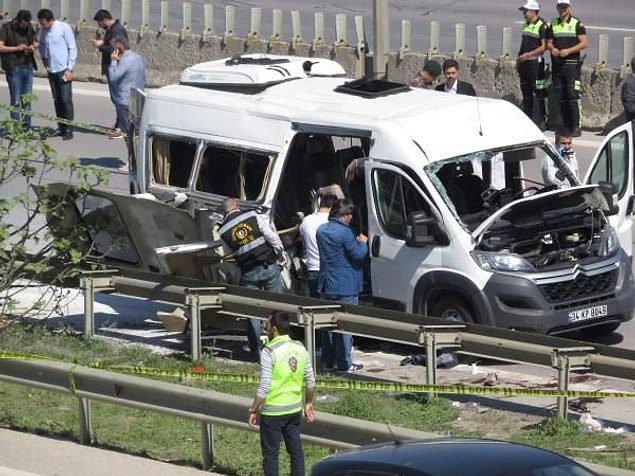 AA'nın verdiği bilgiye göre araştırma sonucunda, servis aracına kimliği henüz belirlenemeyen bir kişi tarafından çanta bırakıldığı tespit edildi.