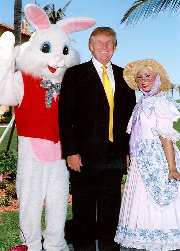 7. 2006’da Bo Peep ve Paskalya tavşanıyla bir portrede, mutluluktan ölürken