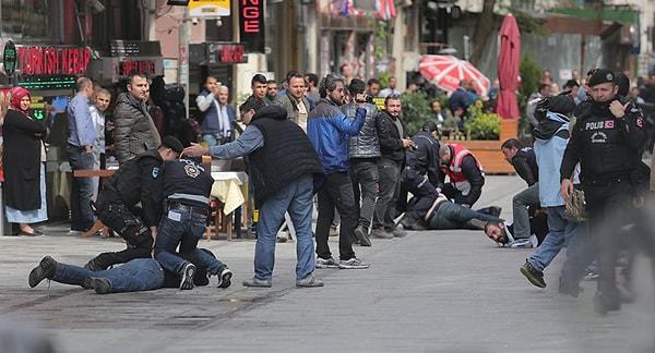 12:30 | Avukatlardan oluşan 1 Mayıs Kriz Masası'nın 12.30 itibari ile hazırladığı rapora göre, Taksim çevresinde toplam 105 kişi gözaltına alındı.
