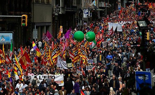 18. Barcelona'da halk şehir merkezinde yürüyor