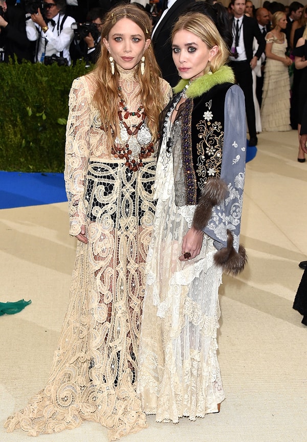 28. Мэри-Кейт и Эшли Олсен