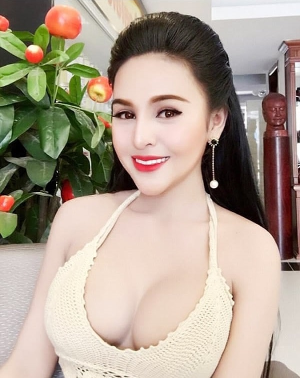 1. Девушка ранее регулярно выкладывала в соцсетях свои вызывающие, по мнению министерства культуры Камбоджи, фотографии