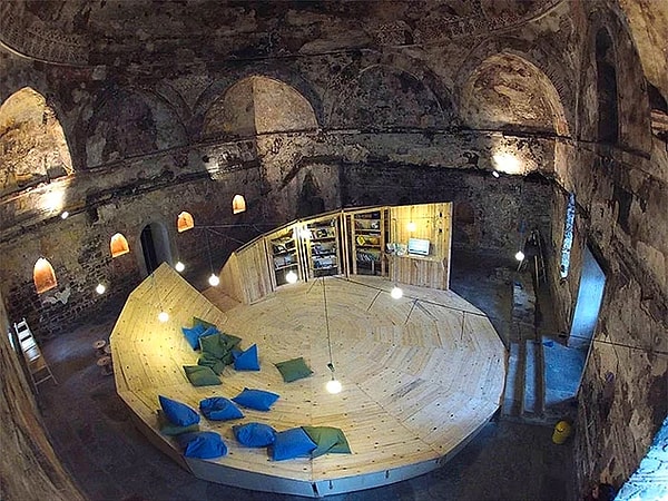 17. Передвижная библиотека. Дизайн — Studio 8 1/2