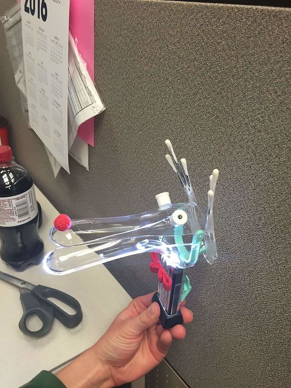 13. Медсестре гинекологического кабинета стало скучно