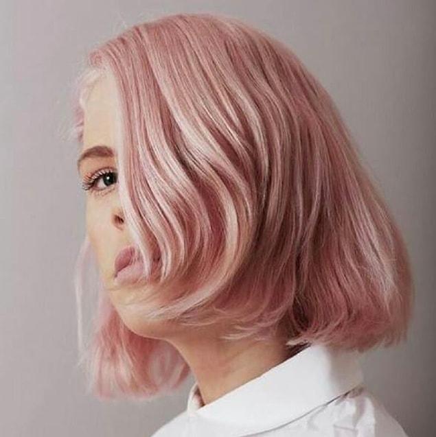 16. Think about catching this monochrome grace by matching your lipstick with your hair.