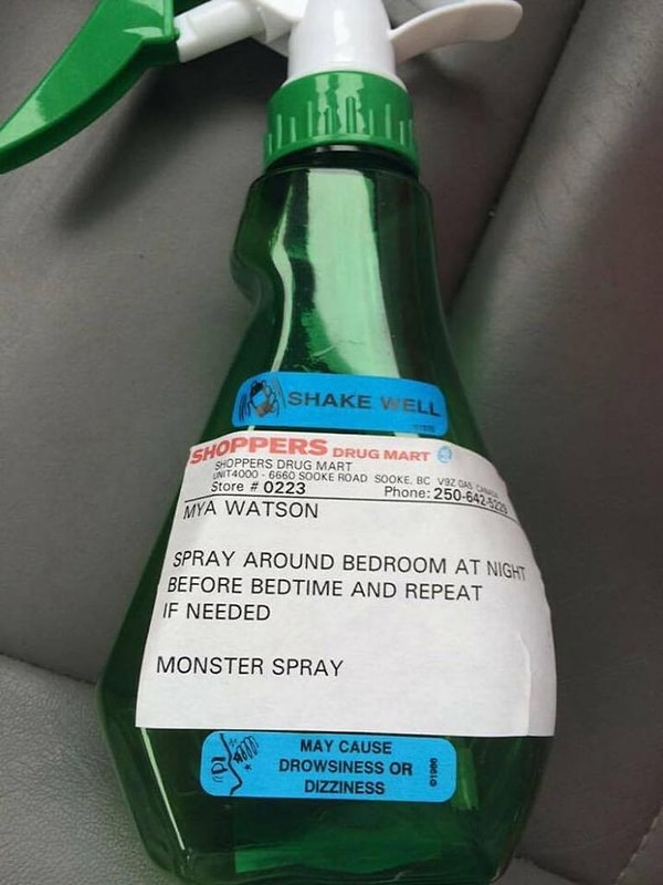 9. Мужчина сделал для своей дочери спрей от монстров, чтобы она не боялась засыпать в темноте.